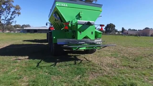 Обзор разбрасывателя UNIA RCW 10000 смотреть онлайн