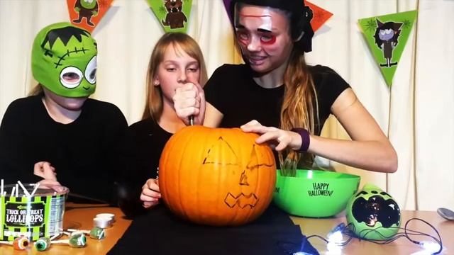 ВЕСЁЛЫЙ HALLOWEEN // Тыквенный Монстр и Макияж Вампира смотреть онлайн