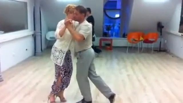 Аргентинское танго. Хиро и очо кортадо. Ученики EdissaDNIta смотреть онлайн