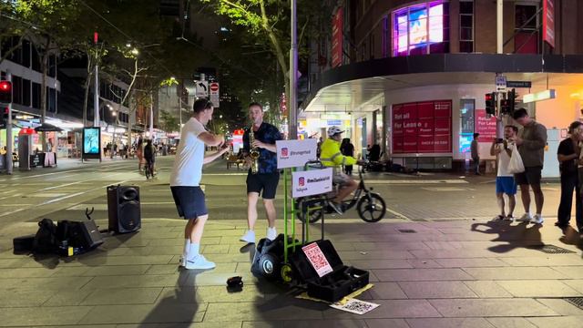 Violin & saxophone duet performance on Despacito | Busking in Sydney смотреть онлайн