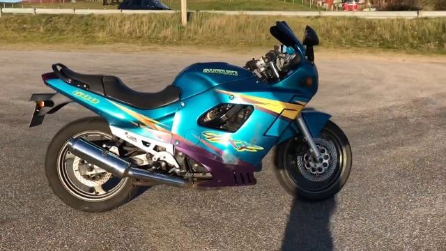 Suzuki GSXF600 Sound & view смотреть онлайн