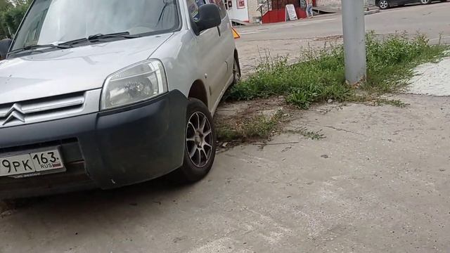 Пятница 22.07.22,парковка на тротуаре. Жигулёвск