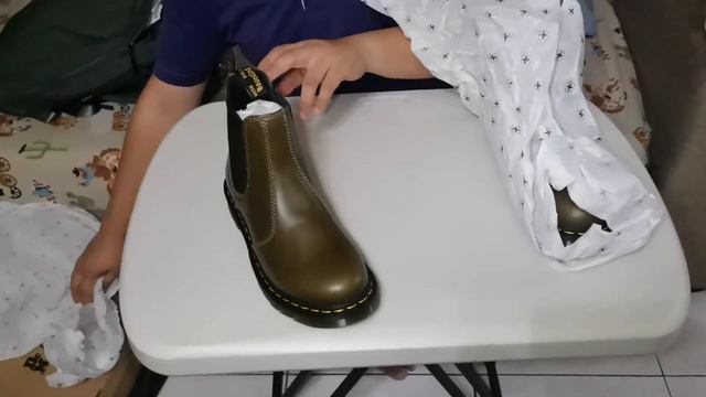 (UNBOXING) 2976 Wanama Olive Chelsea Boots - Dr. Martens смотреть онлайн