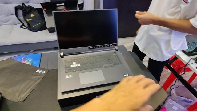 Unboxing Asus ROG STRIX G17 G713IE смотреть онлайн