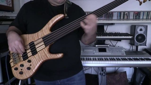 Bass Cover - Технология (Technology) - Странные танцы смотреть онлайн