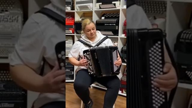 Субботея! Хотите дальше ? #баянист #баян #cover #москва #гармонь #угадаймелодию #русские смотреть онлайн