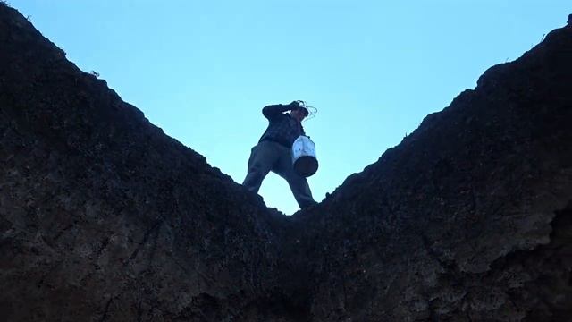 Сливная (выгребная) яма из Шлакоблока. Как выкопать яму своими руками Часть 1. смотреть онлайн