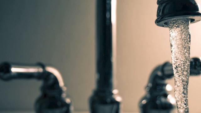 Почему следует каждое утро пить воду натощак? Несколько изменений в организме смотреть онлайн