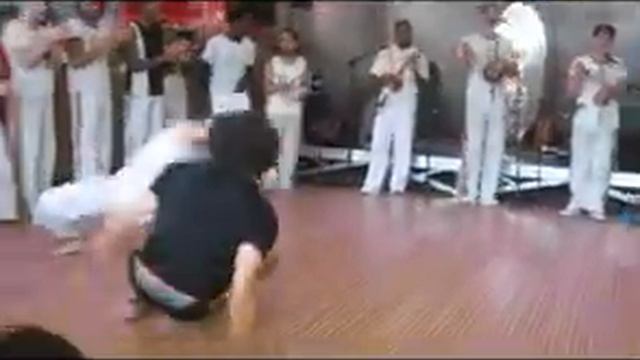 Instrumentos tipicos para interpretar la capoeire смотреть онлайн