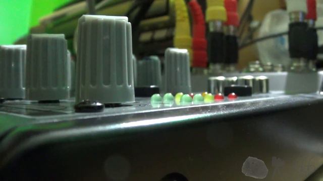 Behringer Xenyx 802 Unboxing and Setup смотреть онлайн