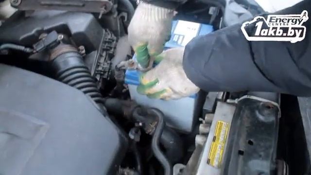 Замена аккумулятора на Pontiac Vibe 2008 1.8 смотреть онлайн