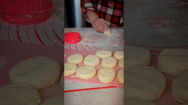 Сырники Творог 400гр Мука 3ст.л. сахар 2ст.л яйца 1шт #сырникирецепт #вкусныйрецепт #завтрак смотреть онлайн