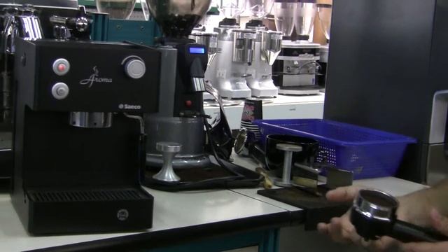 Saeco Aroma Black - Making an Espresso смотреть онлайн