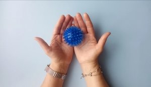 Игры с массажным мячиком