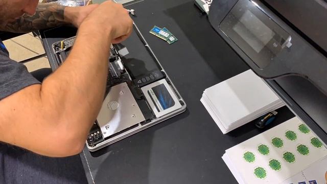 Macbook Pro Logic Board Failure | Frozen Screen Glitch | Fix | Repair