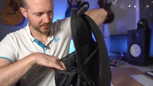 In-depth Review: Tomtoc Crossbody EDC Sling Bag 11 inch - The Perfect Size? смотреть онлайн