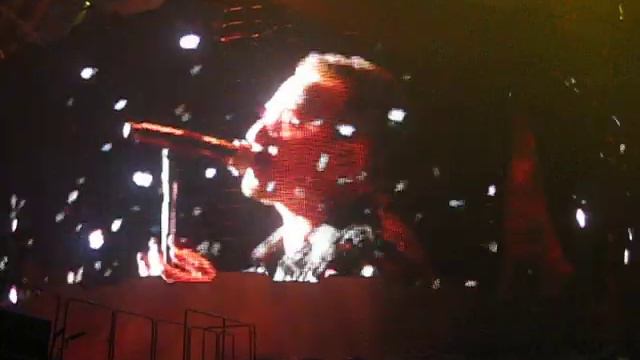 Larry Mullen jr. playing the bongo (djembe) смотреть онлайн