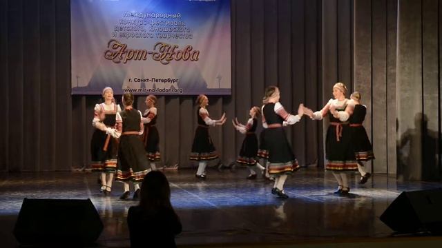 "Воронежская плясовая" хореогр. коллектив "Улыбка" МБУ ДО "ДШИ р.п.Тайтурка" в Санкт-Петербурге смотреть онлайн