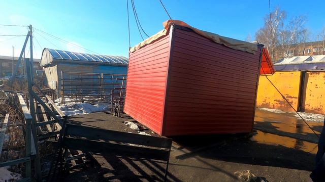 Перемещаем варавайкой ТОРГОВЫЙ ПАВИЛЬОН на центральном рынке. Думал всё разобьётся! смотреть онлайн