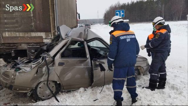 На федеральной трассе М5 Урал столкновение легкового автомобиля с большегрузным автомобилем Renault смотреть онлайн