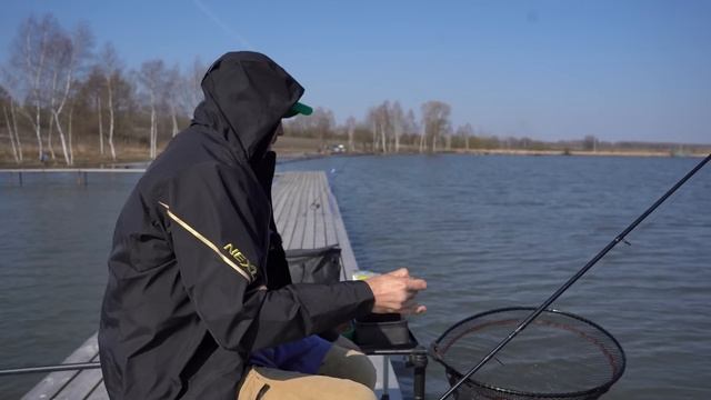 ЛОВЛЯ НА ФИДЕР ВЕСНОЙ / КАК ПОЙМАТЬ КРУПНУЮ РЫБУ / FROS FISHING смотреть онлайн