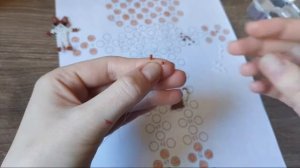 Фигурка котик Лютик из бисера в технике крестик