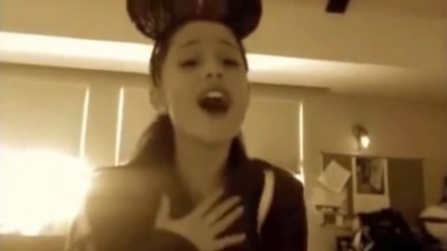 Top 10 Ariana Grande Raw Vocals! (NO AUTOTUNE) смотреть онлайн