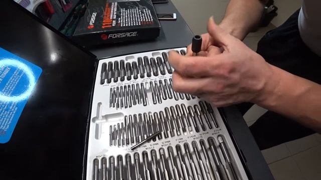 Резьбонарезной набор метчиков и плашек для 110 пр. Forsage F-M110-1 смотреть онлайн