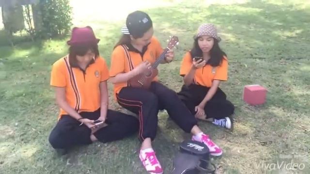 Zombie : The Cranberries Ukulele Cover смотреть онлайн