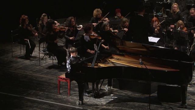 Filip Stavrov - Haydn ; Piano Concerto No 11 in D major , Conductor: Maestro Zdravko Lazarov смотреть онлайн
