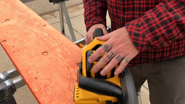 Dewalt Flexvolt Rear Handle Saw смотреть онлайн