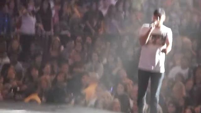 Scooter Braun and Jon M Chu talking about Believe 3D at Miami,Florida show 01/27/13 смотреть онлайн