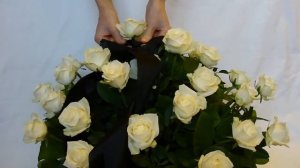 Как закрепить траурную ленту на корзине (часть 3)