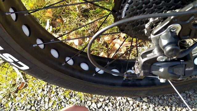 Относительно дешёвый вело вездеход на больших колёсах, с достойными электро-комплектующими. смотреть онлайн