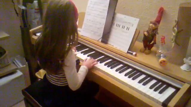 Jázmin és a Yamaha YDP-141 Arius 3. смотреть онлайн