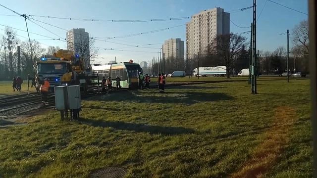 Скоростной трамвай сошёл с рельс. смотреть онлайн