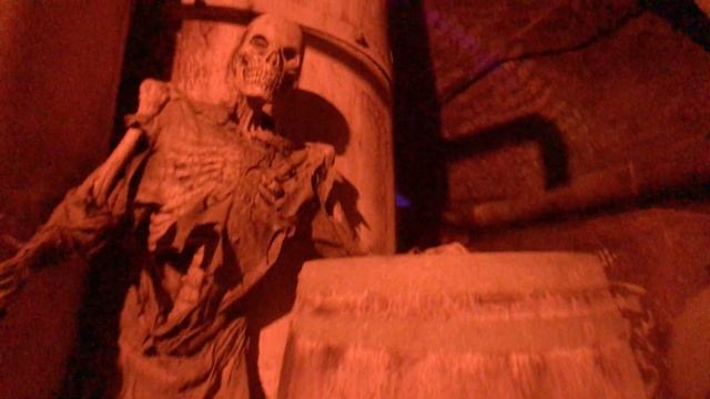 The Darkness & Lemp Brewery Haunted House Behind The Scenes Walkthrough - Transworld Haunt Show 201 смотреть онлайн