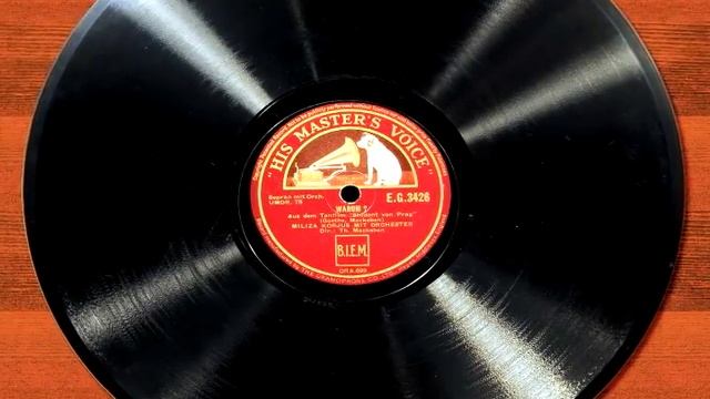 Korjus sings "Warum?" a Tango song from "Student von Prag" смотреть онлайн