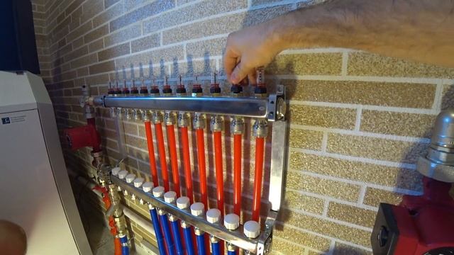 Опрессовка ТЕПЛОГО ПОЛА своими руками ⭕️ Выгнал воздух и накачал 5,5 бар смотреть онлайн