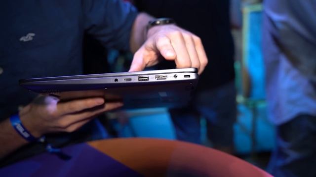 ASUS VIVOBOOK FLIP 14, convertibile a 360 gradi | ANTEPRIMA смотреть онлайн