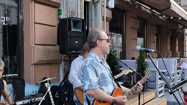 17 июня 2023 г..Вельветовые Медведи “ Velvet Bears “у летней веранды литературного кафе «Безухов» смотреть онлайн