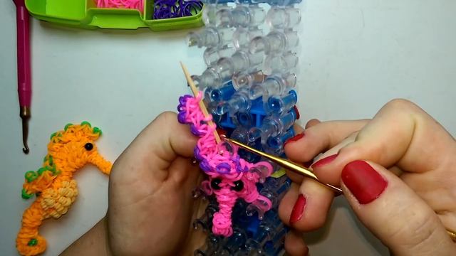 МОРСКОЙ КОНЁК 3D из резинок Rainbow loom bands на станке смотреть онлайн