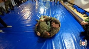 Приемы переворота, поворота и эвакуации раненого.