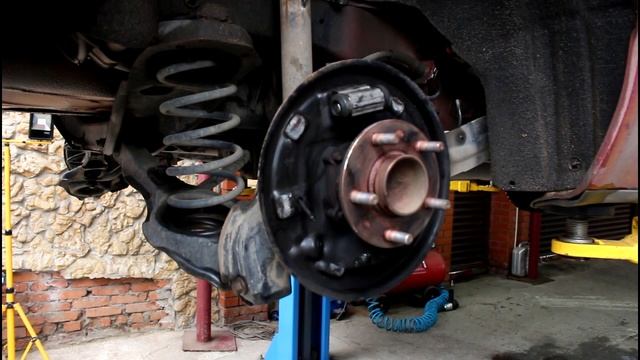 Замена задних барабанных колодок на Ford Focus II 1,6 Форд Фокус 2009 года смотреть онлайн