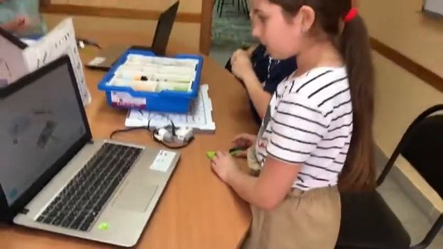 Репортаж о городском лагере в Дзержинском филиале.В гостях кружок робототехники смотреть онлайн