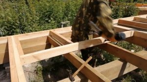 Сборка второй каркасной стены с окном