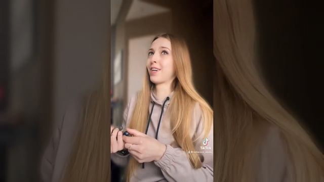 Как в него вообще можно влюбиться, я даже не знаю что ему нужно сделать, чтобы он мне понравился