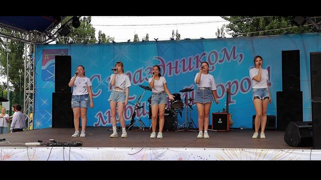 В Донецке ярко отметили День молодежи! смотреть онлайн