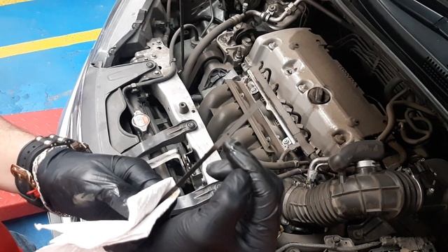 Como medir el nivel del aceite de tu carro (correctamente) смотреть онлайн
