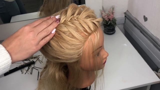 СУПЕР БЫСТРЫЙ И ПРОСТОЙ ПУЧОК ИЗ КОСЫ | ПРИЧЕСКА НА НОВЫЙ ГОД смотреть онлайн